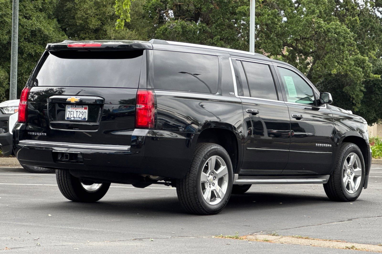 Used 2015 Chevrolet Suburban LTZ image 3