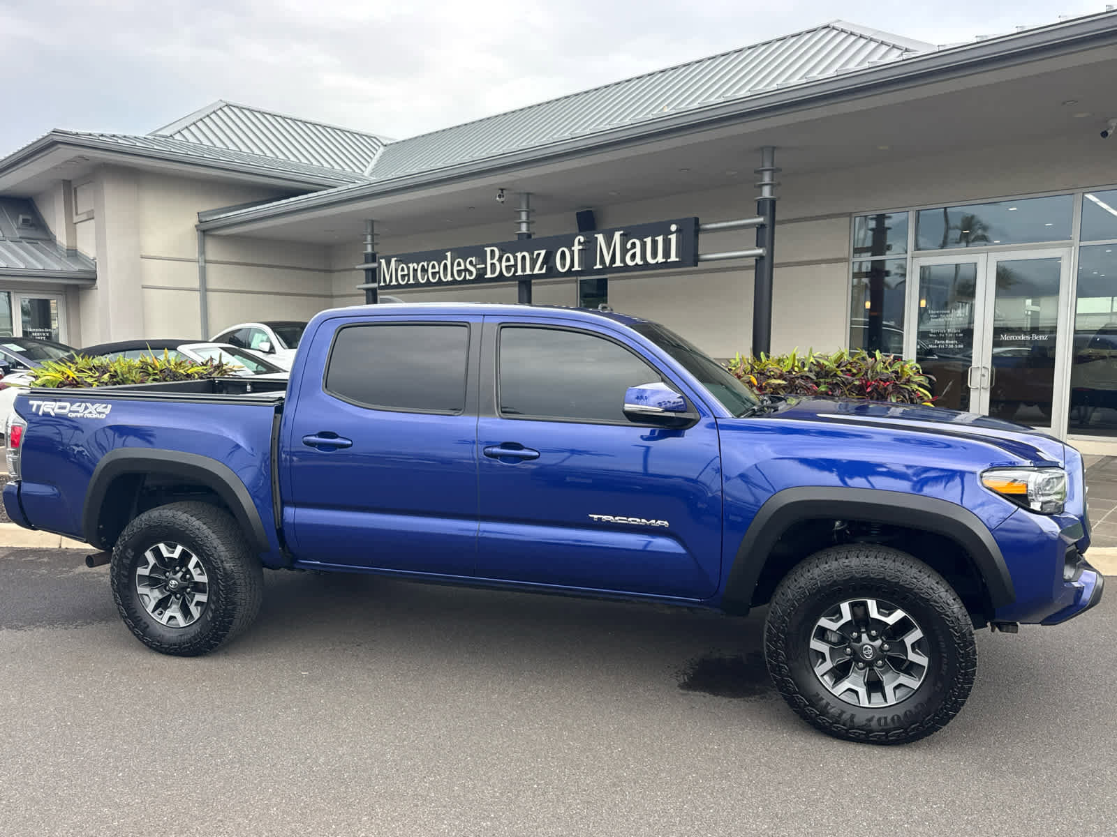 Used 2023 Toyota Tacoma TRD Off-Road AWD/4WD image 3