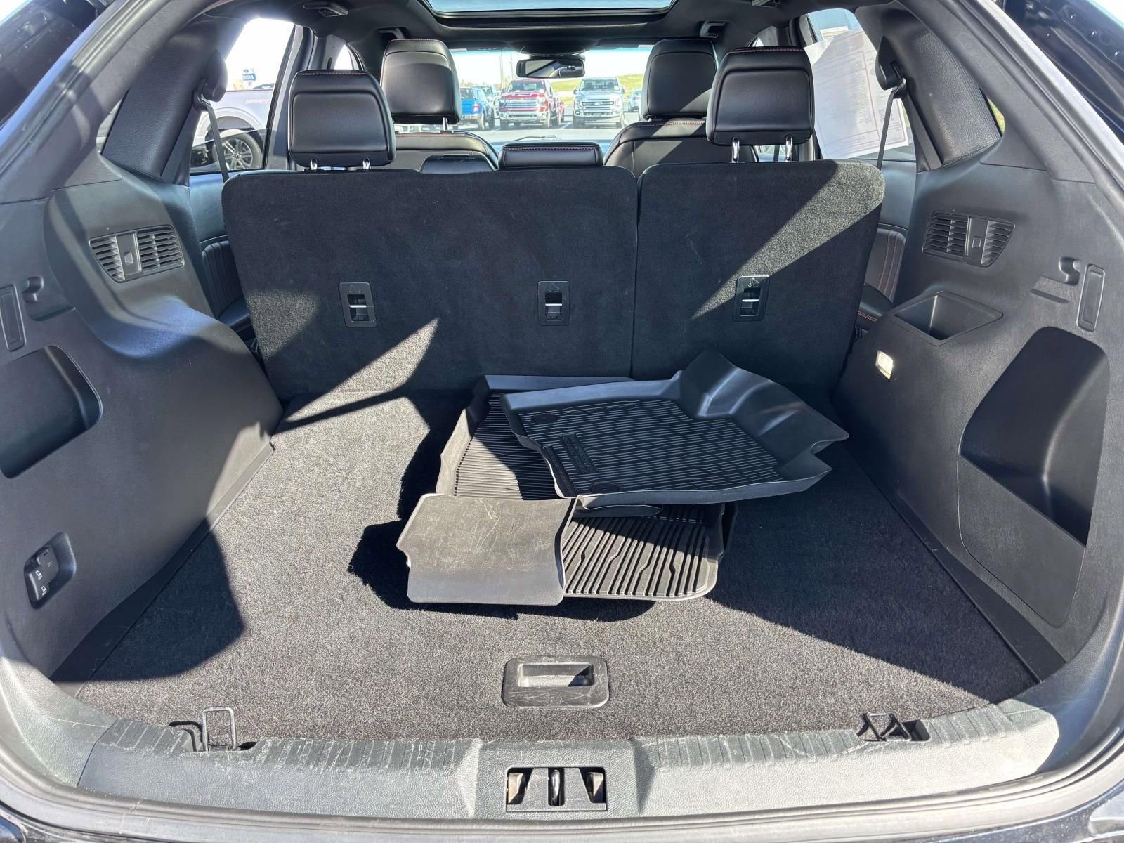 Certified 2020 Ford Edge ST-Line w/ Cold Weather Package image 11