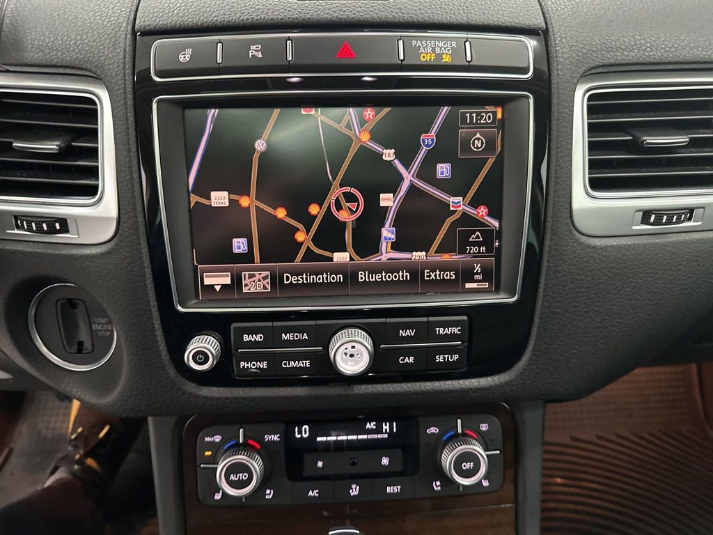 Used 2016 Volkswagen Touareg TDI image 14