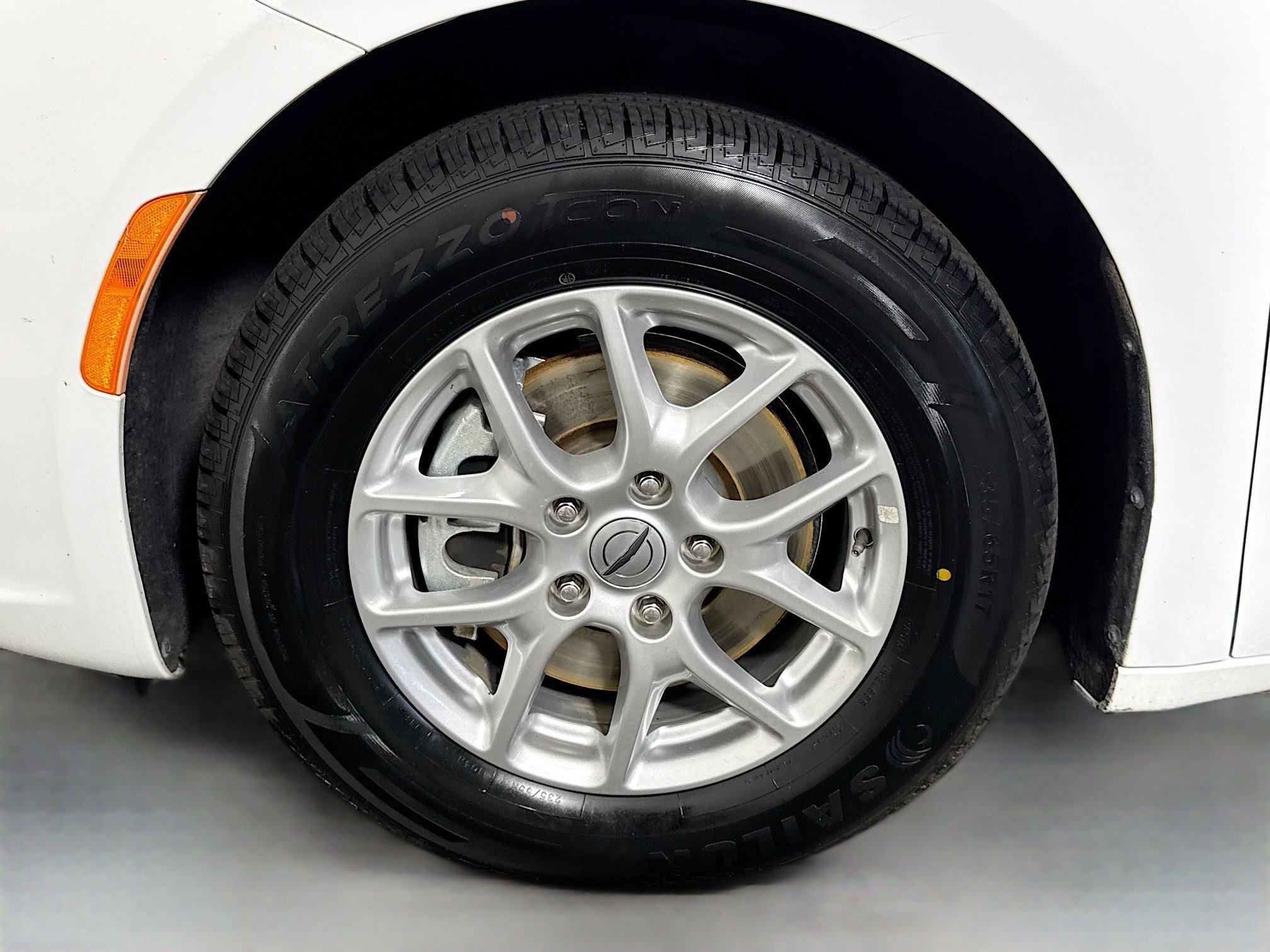 Used 2023 Chrysler Pacifica Touring FWD image 38