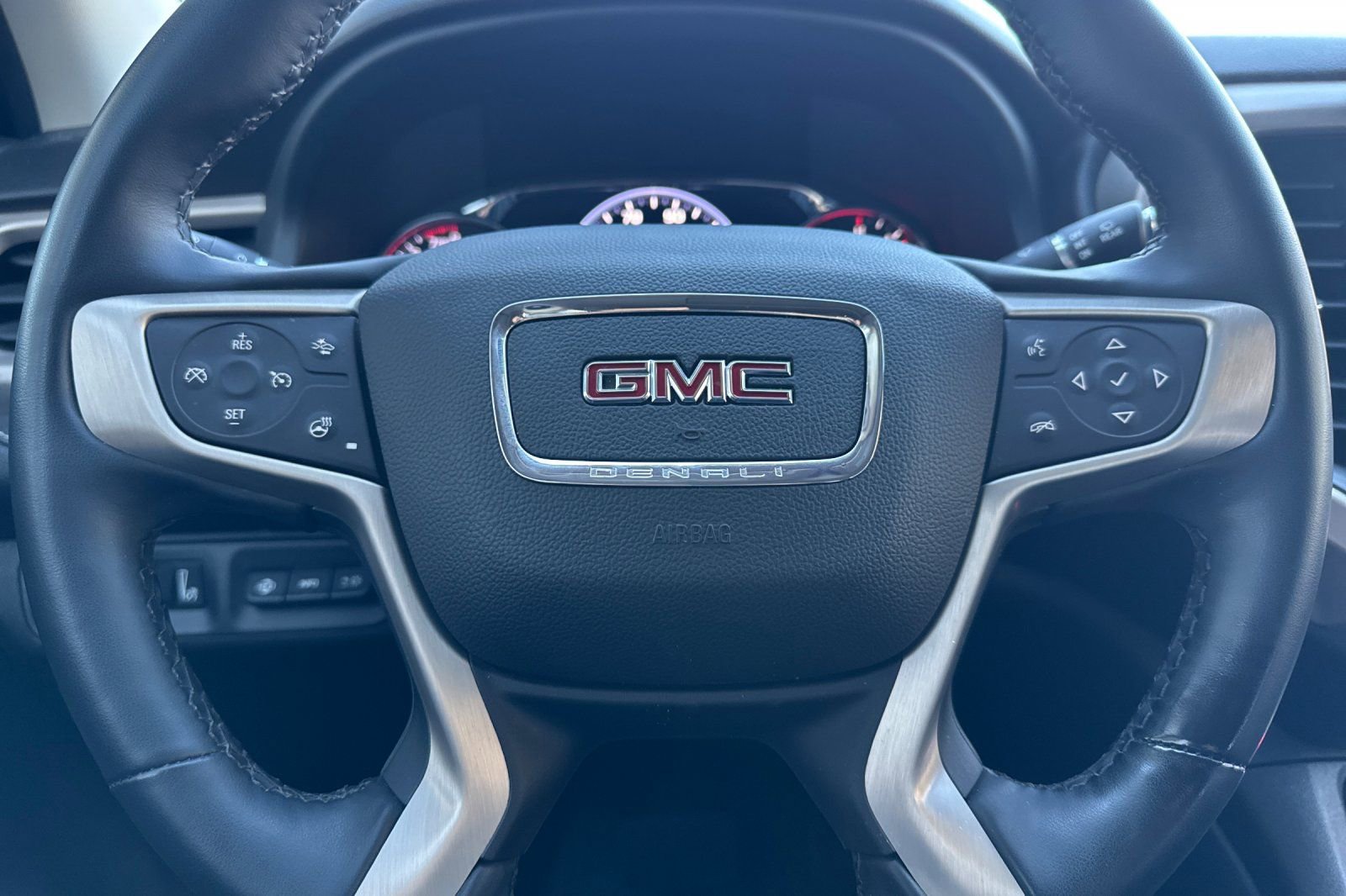 Used 2023 GMC Acadia Denali w/ Black Diamond Edition image 34