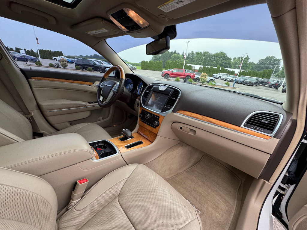 Used 2014 Chrysler 300 C RWD image 9