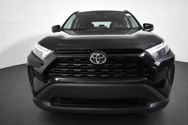 Used 2025 Toyota RAV4 XLE FWD image 2