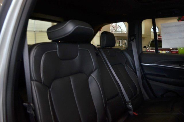 New 2025 Jeep Grand Cherokee Limited w/ Black Appearance Package image 33
