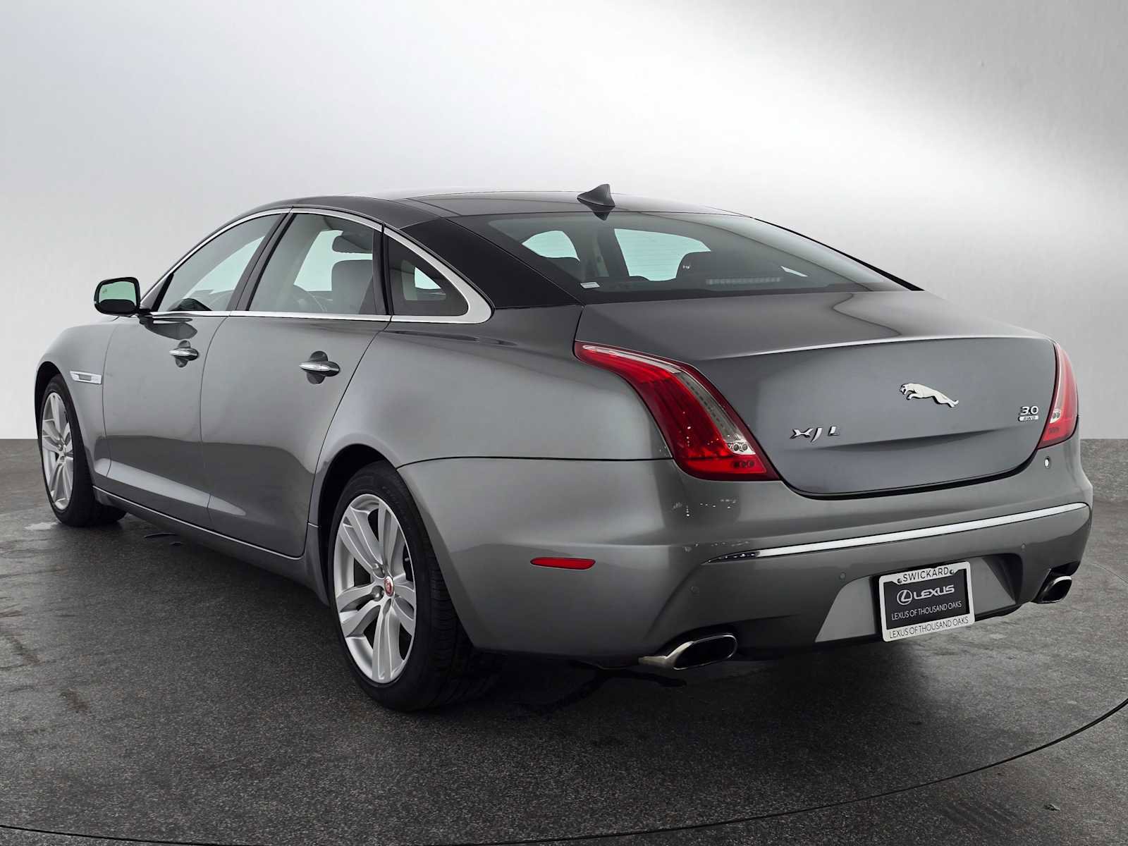 Used 2015 Jaguar XJ L Portfolio image 9