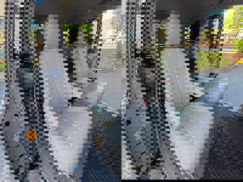 Used 2014 Toyota Sienna XLE image 16