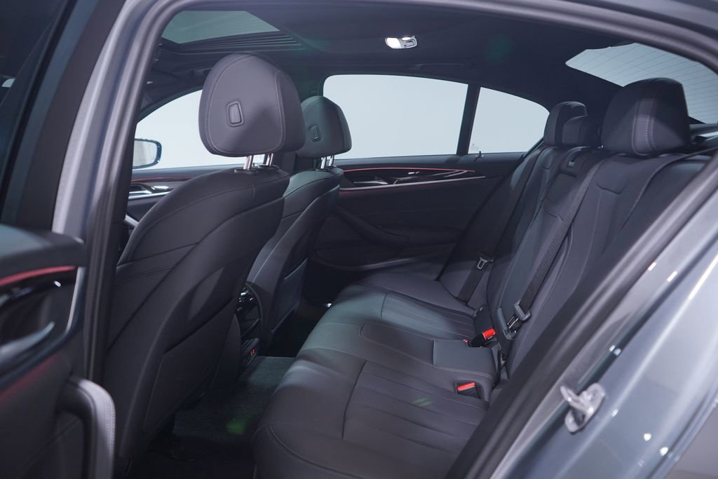 Used 2023 BMW 540i w/ M Sport Package RWD image 9
