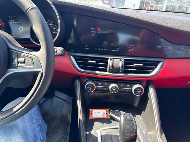 Used 2019 Alfa Romeo Giulia AWD image 17