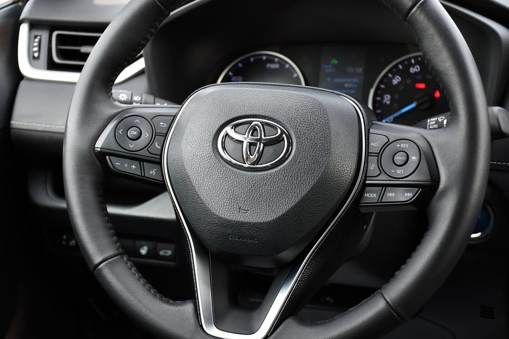Used 2021 Toyota RAV4 XLE w/ Convenience Package AWD/4WD image 25