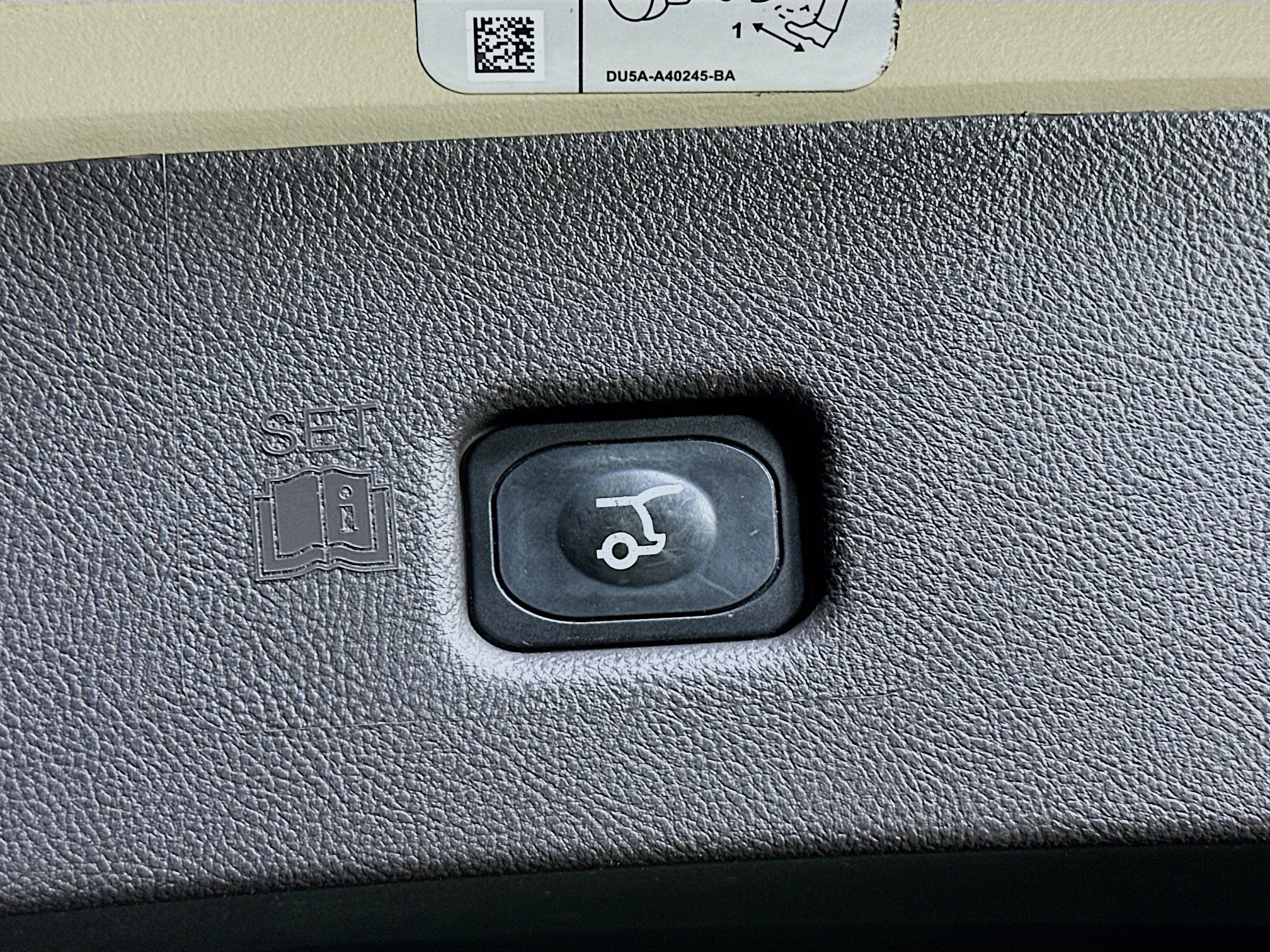 Used 2016 Lincoln MKX Reserve w/ Luxury Package image 28