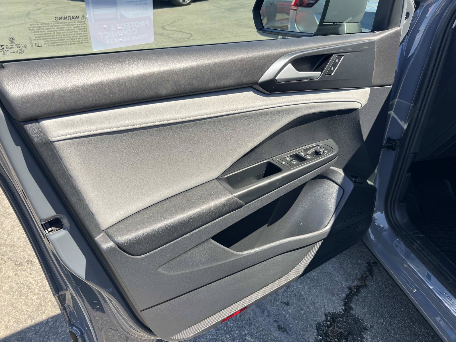 Certified 2022 Volkswagen Taos SEL FWD image 6