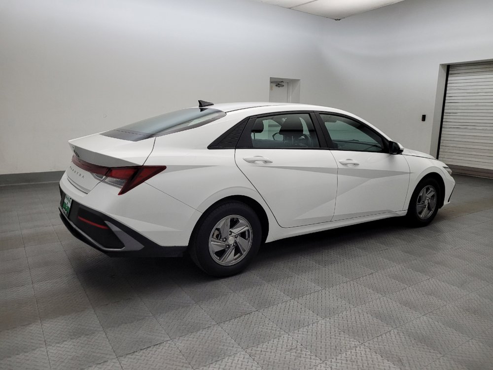 Used 2024 Hyundai Elantra SE FWD image 10