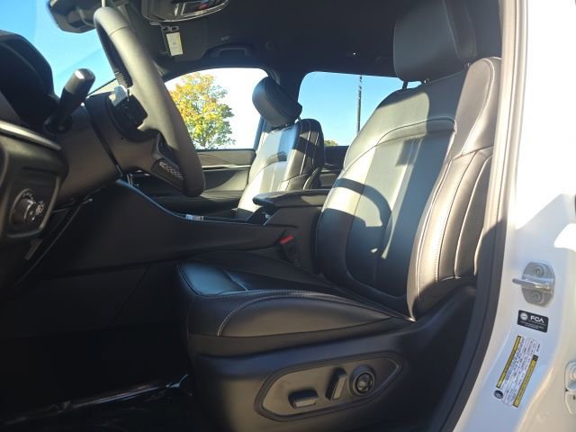 New 2025 Jeep Grand Cherokee L Limited image 9