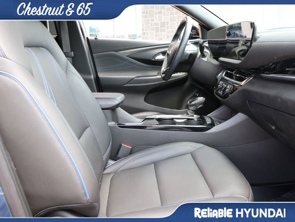 Used 2024 Buick Envista Sport Touring w/ Convenience I Package FWD image 10