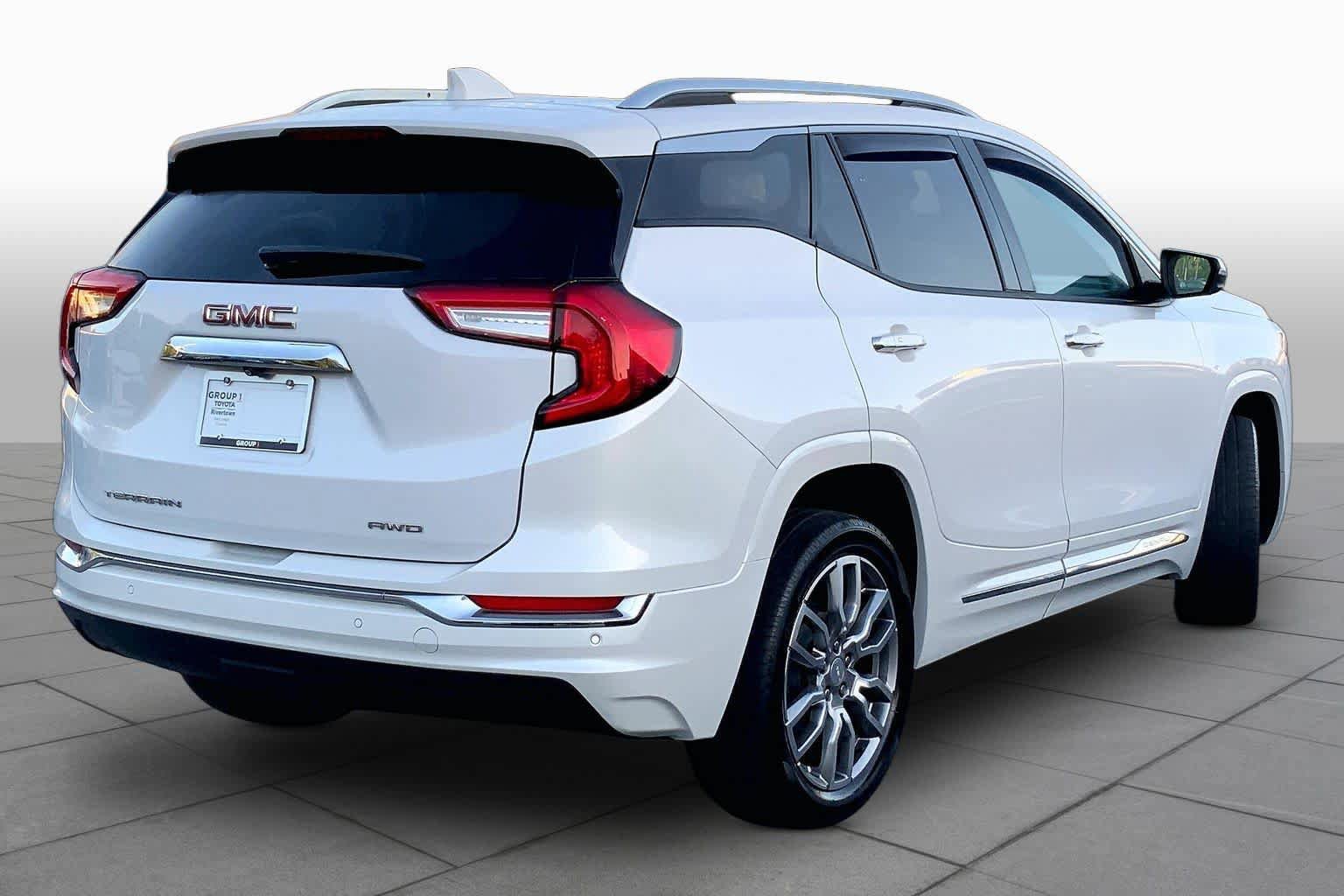 Used 2022 GMC Terrain Denali w/ Denali Premium Package AWD/4WD image 13