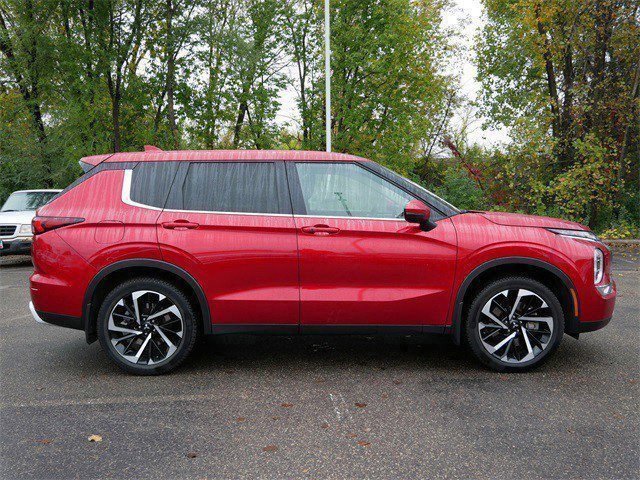 Used 2022 Mitsubishi Outlander SE image 8