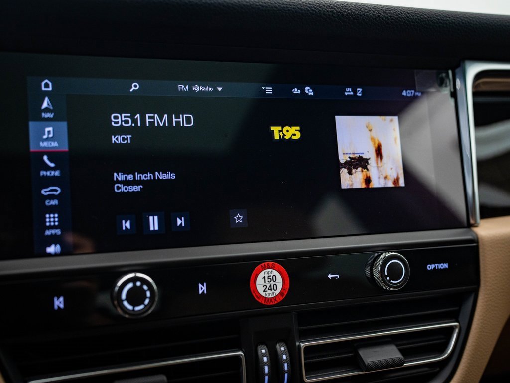 Certified 2025 Porsche Macan image 31