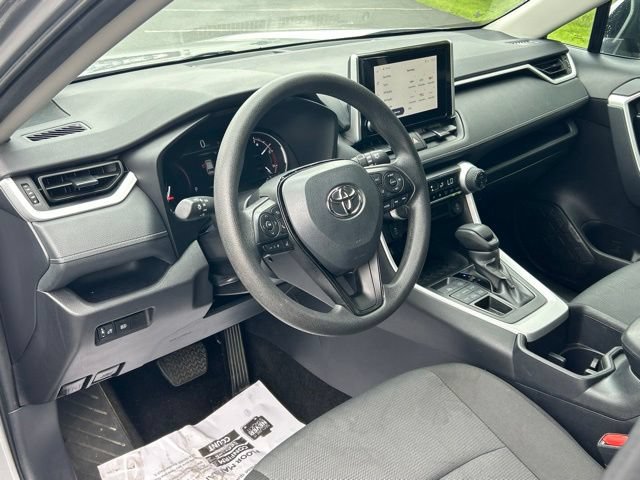 Used 2025 Toyota RAV4 XLE AWD/4WD image 17