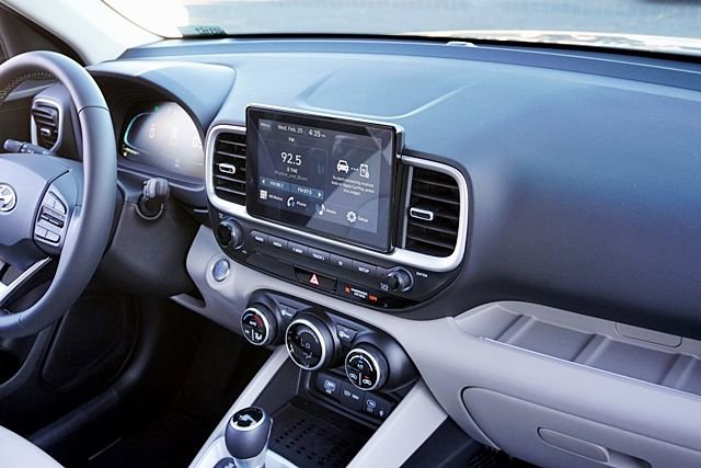 Used 2026 Hyundai Venue SEL image 12