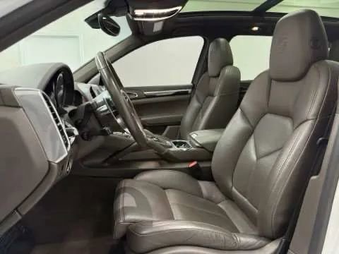 Used 2018 Porsche Cayenne Platinum Edition image 14