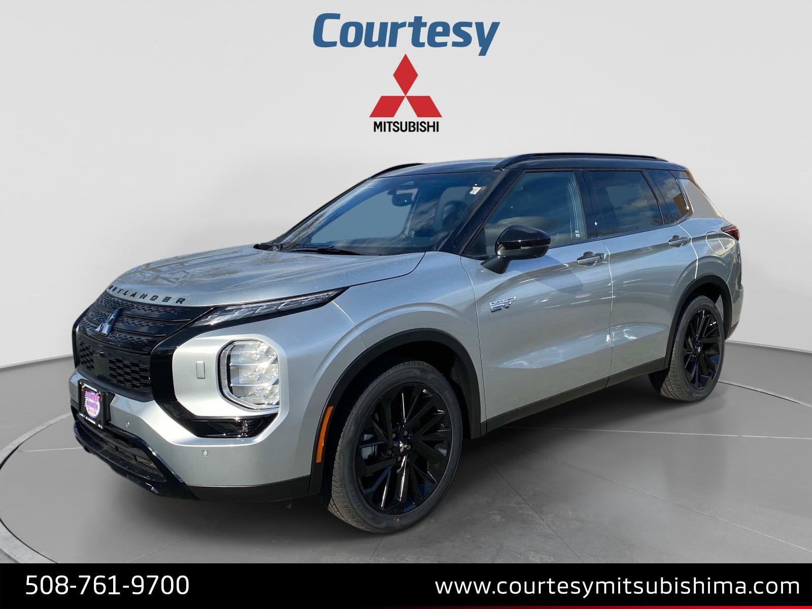 New 2025 Mitsubishi Outlander 4WD Plug-In Hybrid image 1