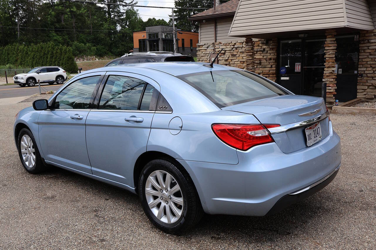 Used 2013 Chrysler 200 Touring FWD image 7
