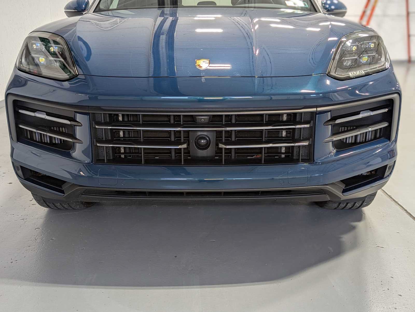 Used 2024 Porsche Cayenne S AWD/4WD image 2
