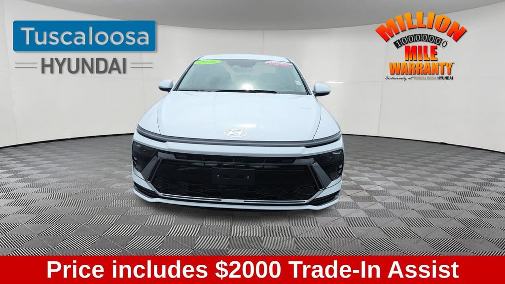 Used 2025 Hyundai Sonata SEL FWD image 2