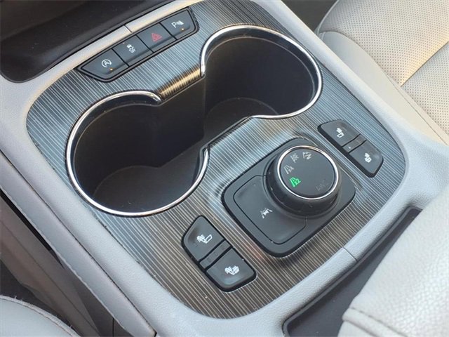 Used 2023 GMC Acadia SLT image 12