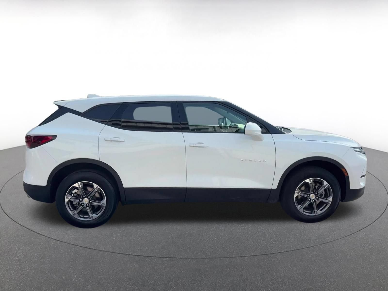 Used 2025 Chevrolet Blazer LT FWD image 16