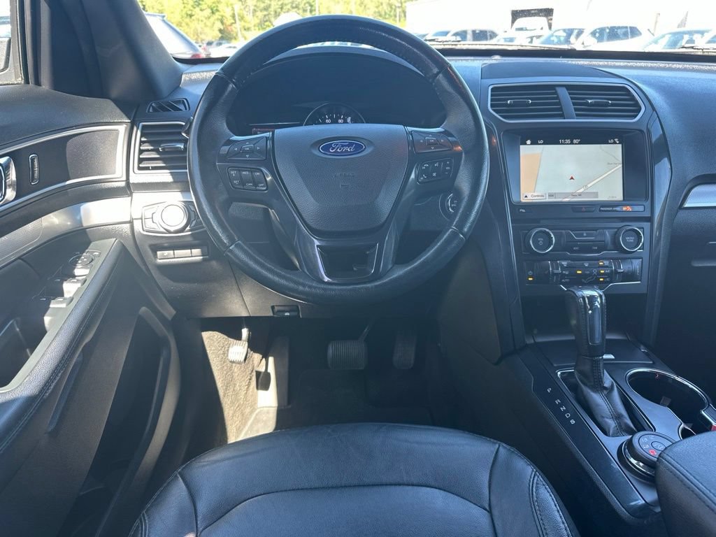 Used 2017 Ford Explorer XLT w/ Equipment Group 202A AWD/4WD image 18
