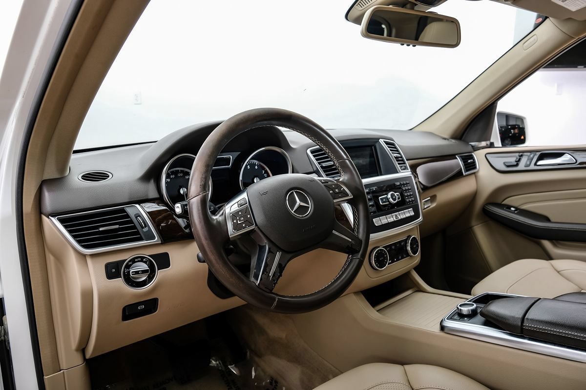 Used 2015 Mercedes-Benz ML 350 4MATIC w/ Premium 1 Package image 3