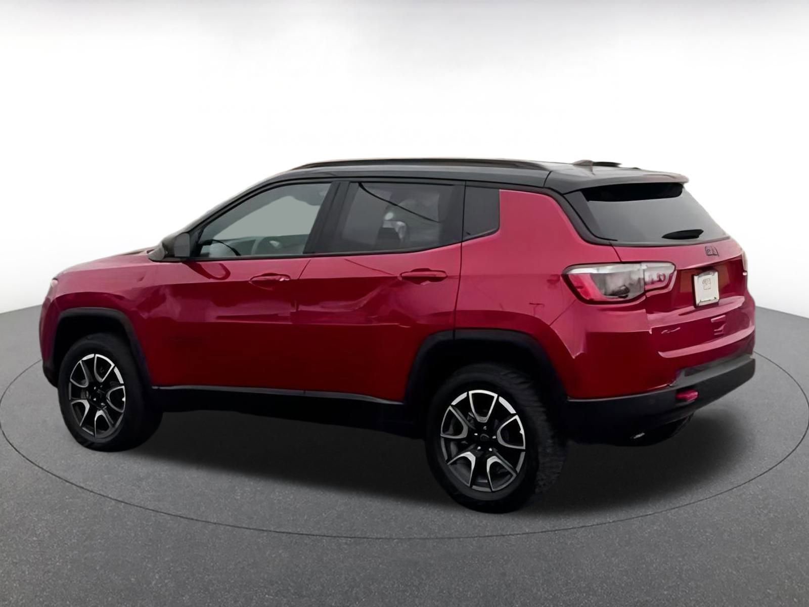 Used 2025 Jeep Compass Trailhawk image 11