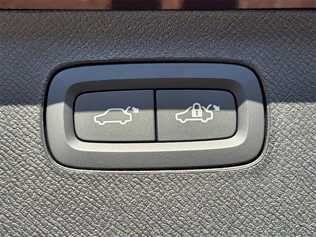 New 2026 Volvo XC90 B5 Core image 24