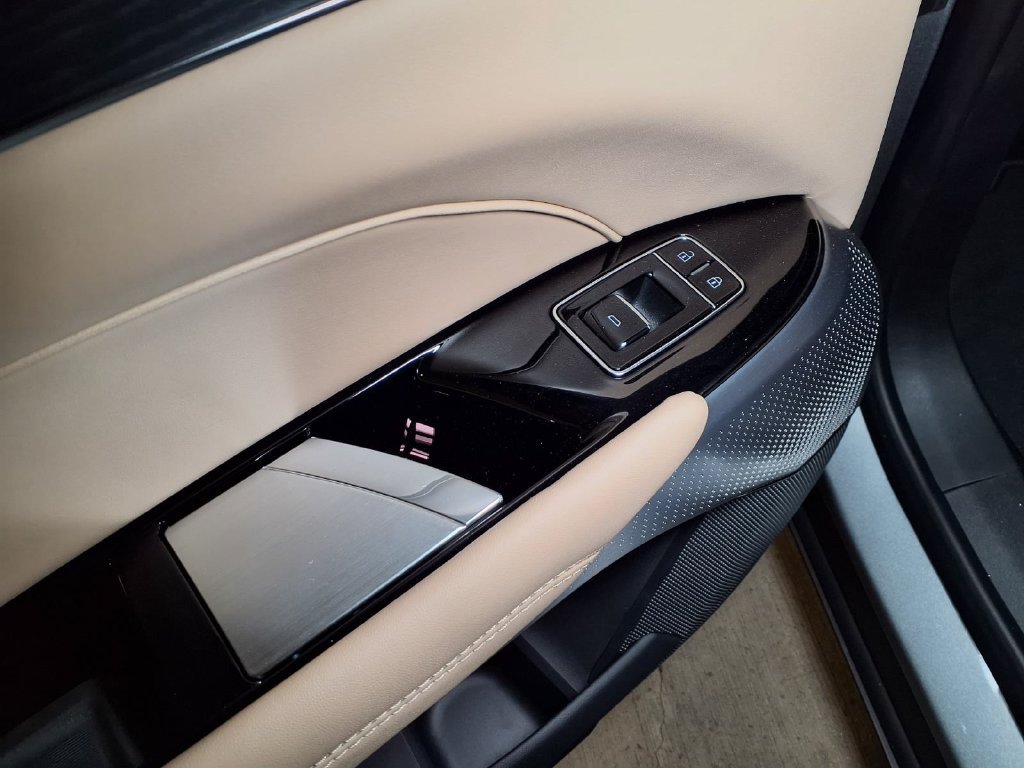 New 2026 Cadillac Lyriq Signature Sport w/ Nappa Leather Package RWD image 11