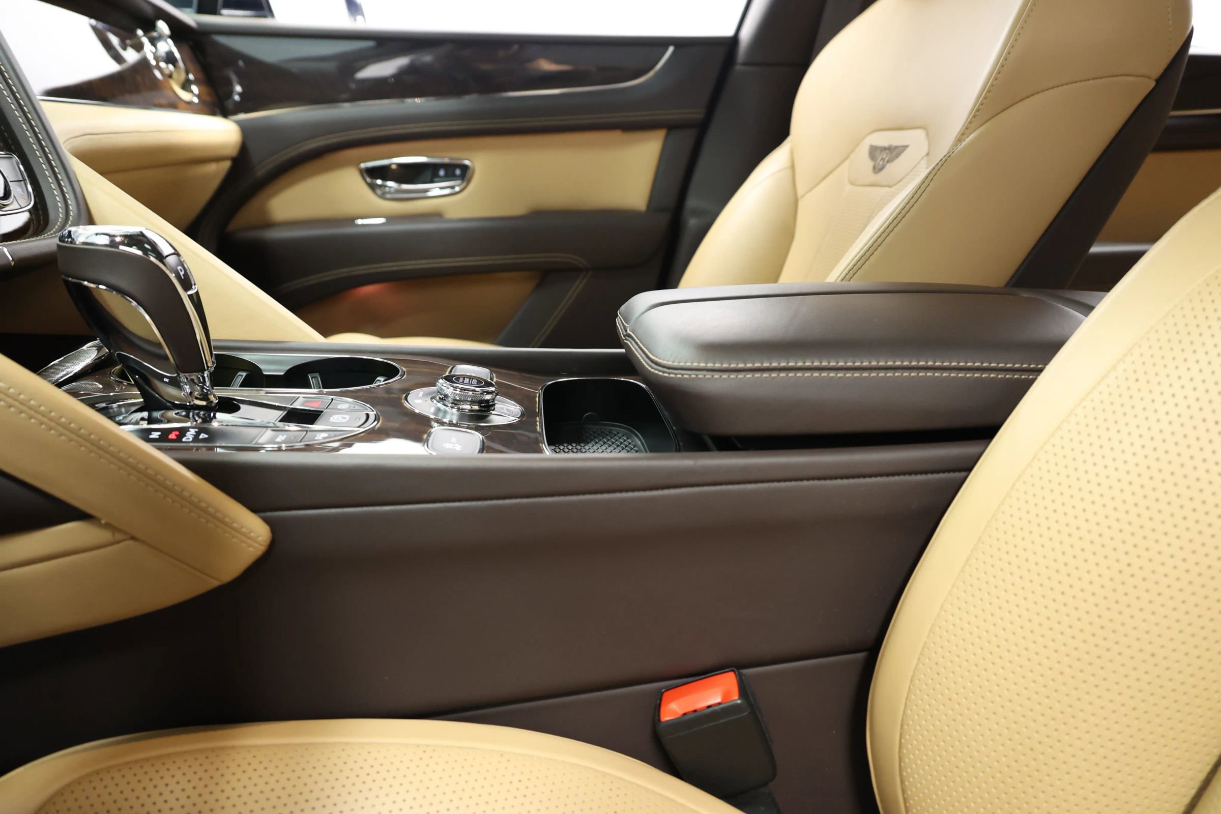 Used 2021 Bentley Bentayga AWD/4WD image 46