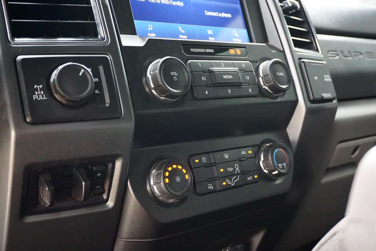 Used 2021 Ford F250 XLT w/ FX4 Off-Road Package AWD/4WD image 9