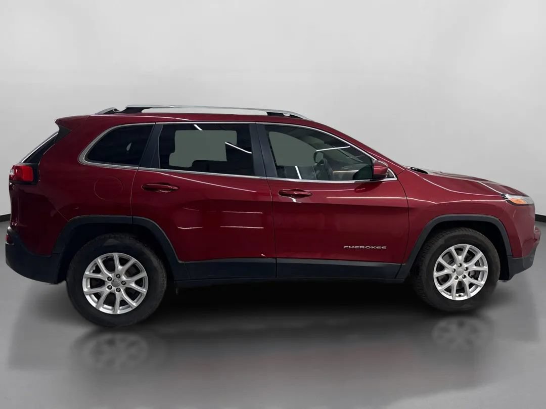 Used 2017 Jeep Cherokee Latitude AWD/4WD image 11
