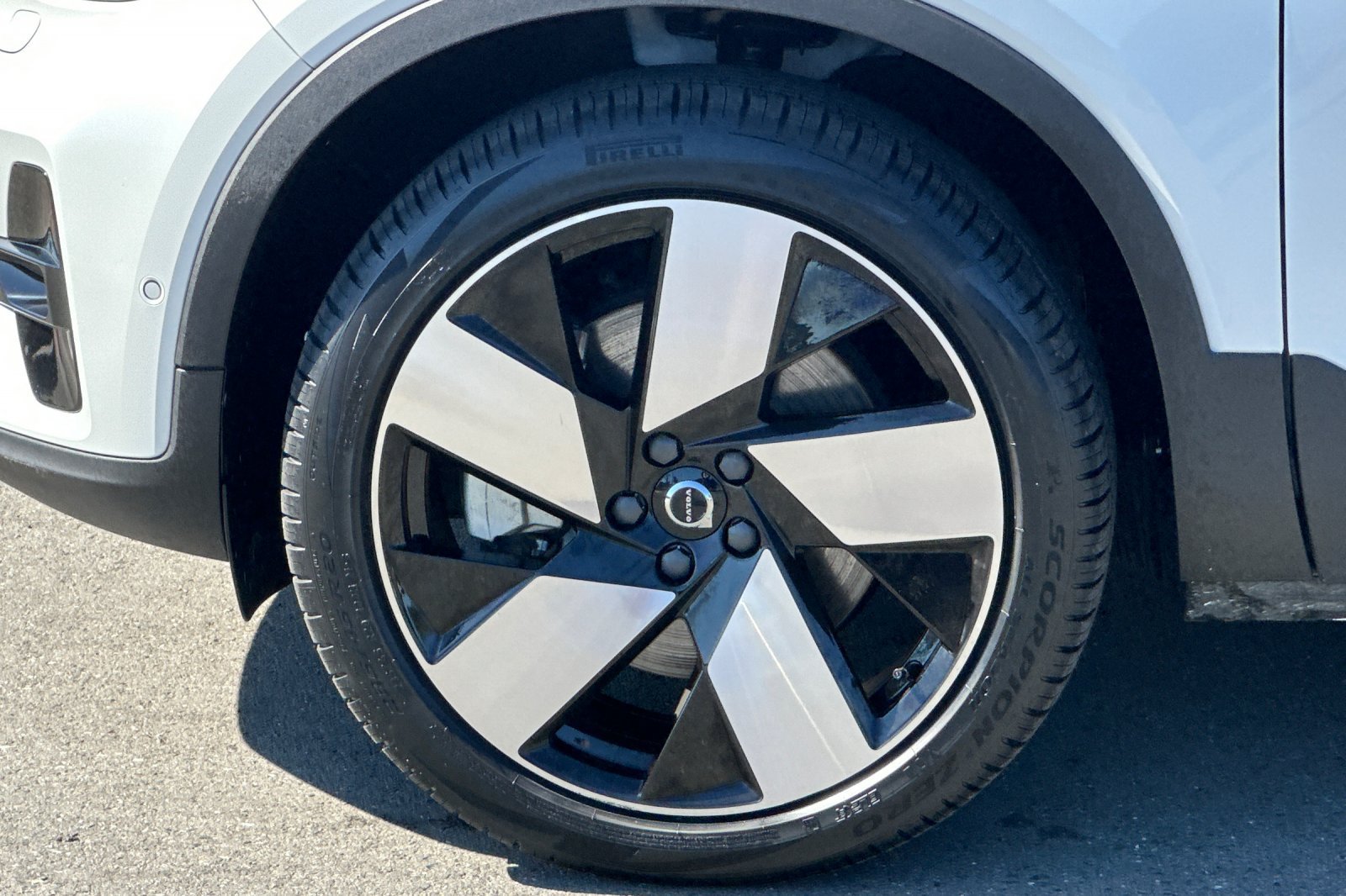 Certified 2023 Volvo C40 P8 Recharge Ultimate w/ Protection Package Premier AWD/4WD image 12