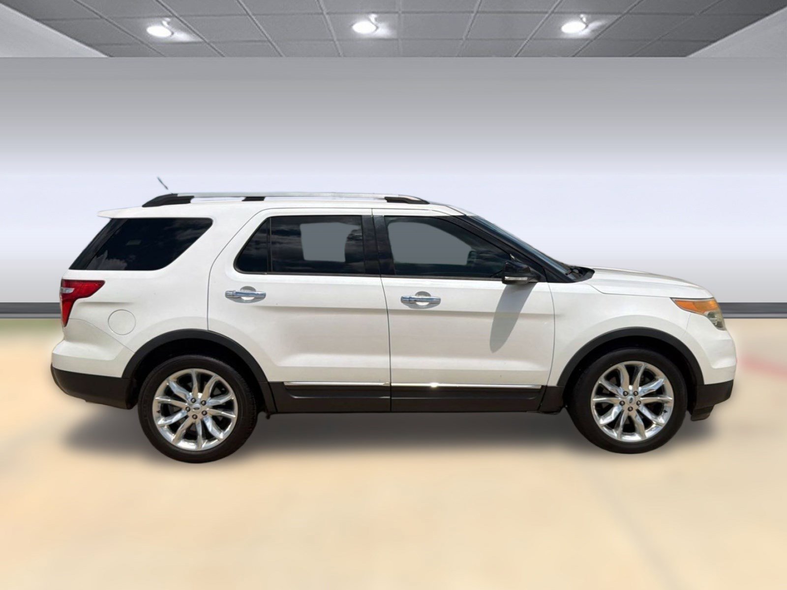 Used 2014 Ford Explorer XLT w/ Equipment Group 202A FWD image 8