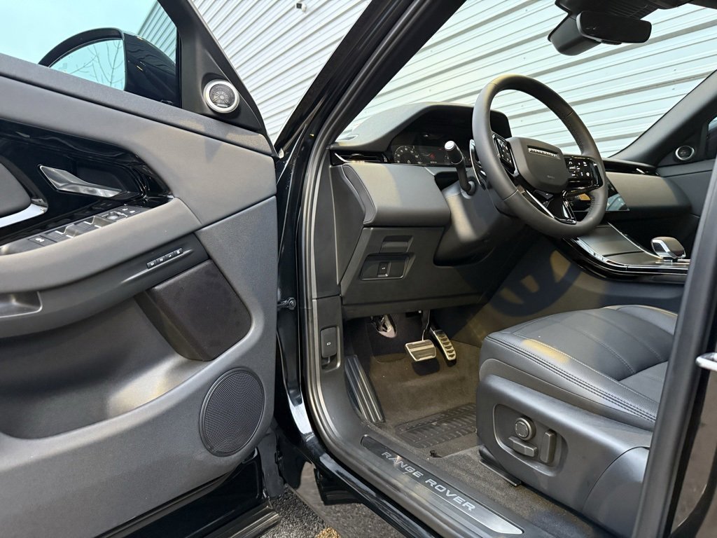 Used 2024 Land Rover Range Rover Evoque Dynamic SE image 17