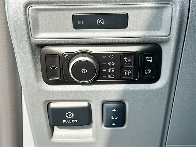 Used 2025 Ford F150 Lariat w/ Equipment Group 502A High image 10