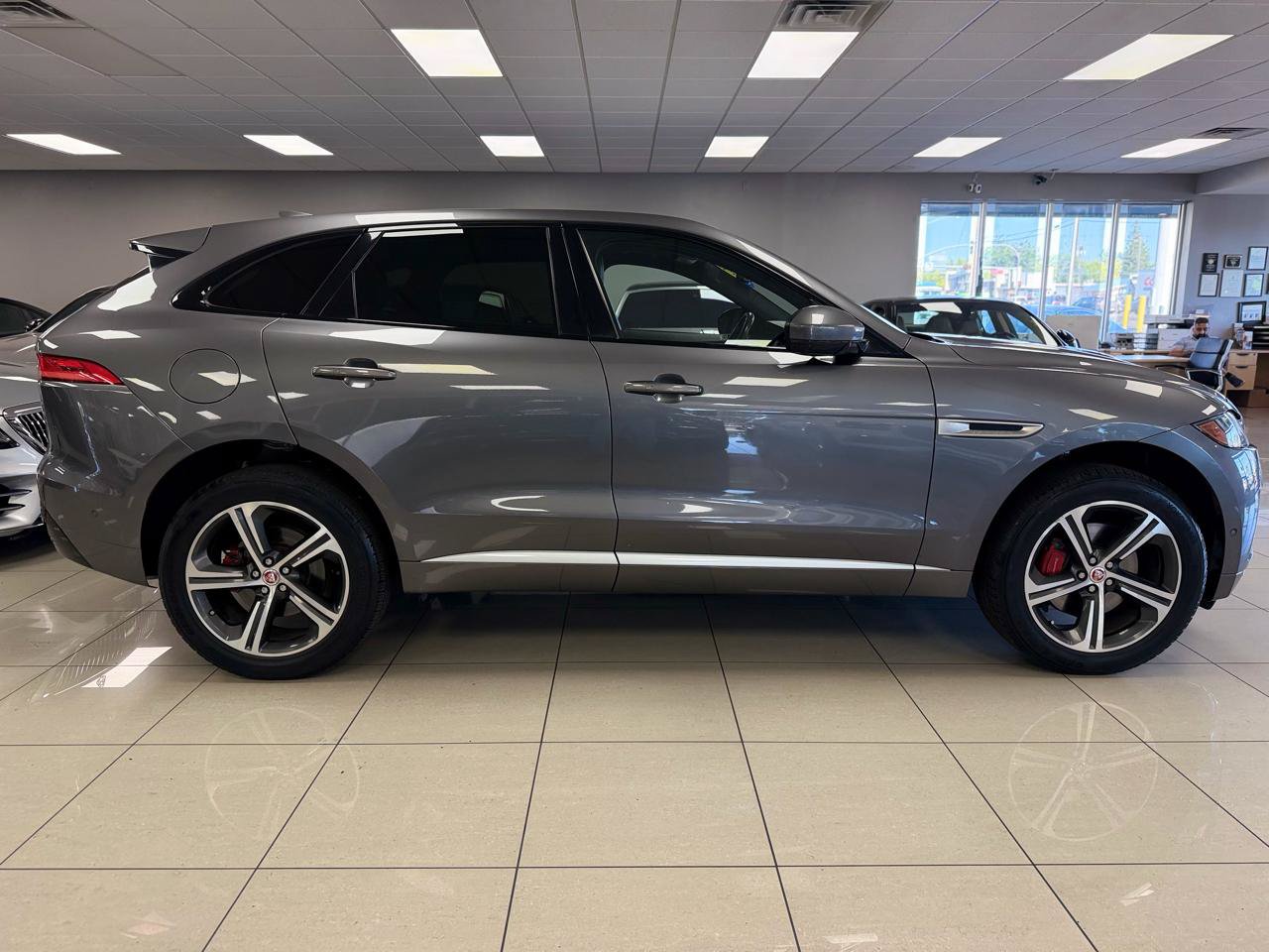 Used 2017 Jaguar F-PACE S AWD/4WD image 3