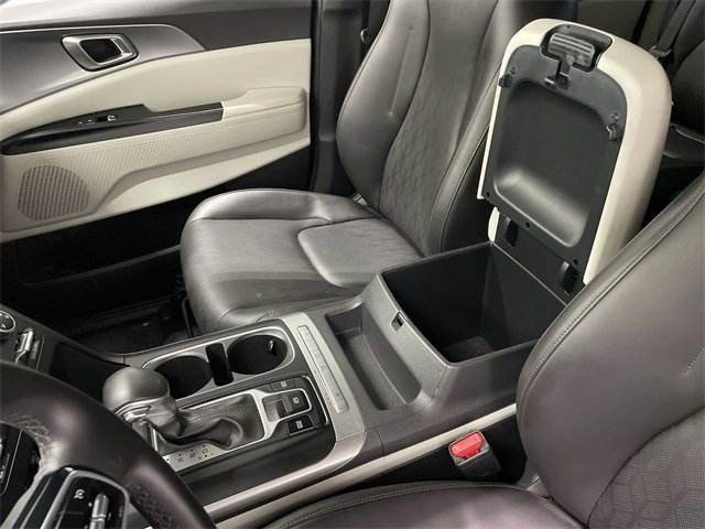 Used 2024 Kia Carnival LX image 23