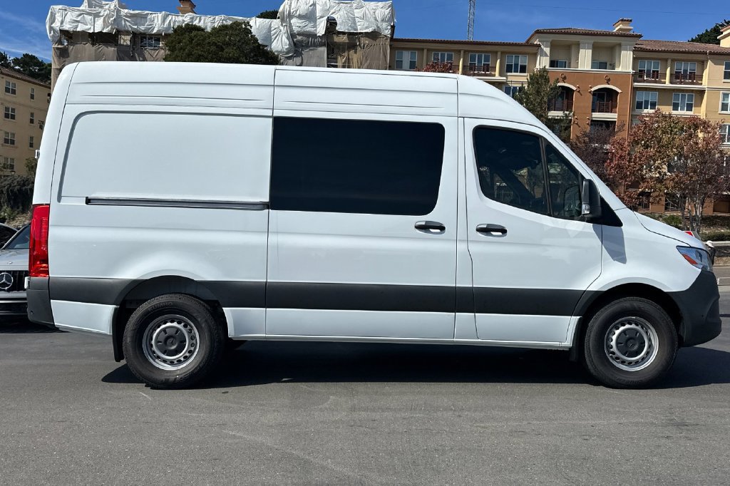 Used 2025 Mercedes-Benz Sprinter 2500 image 3