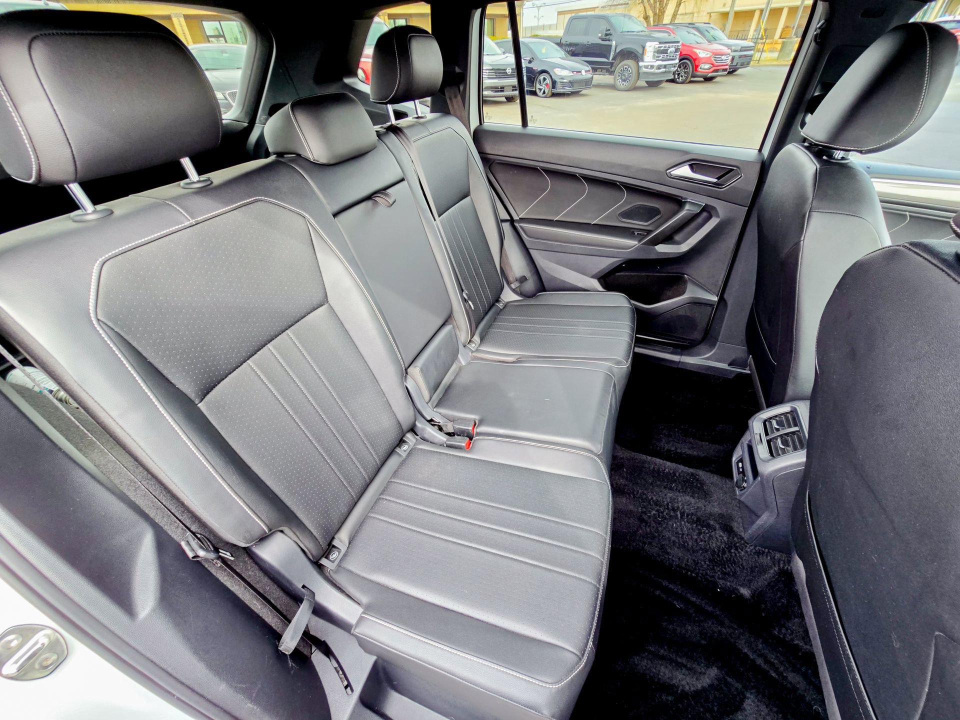 Used 2022 Volkswagen Tiguan SE R-Line image 24