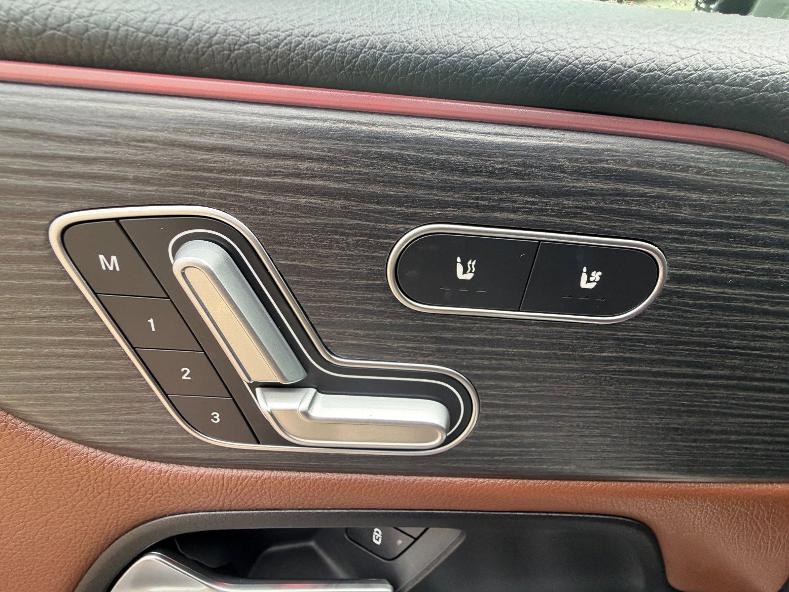 Used 2023 Mercedes-Benz GLB 250 4MATIC image 9