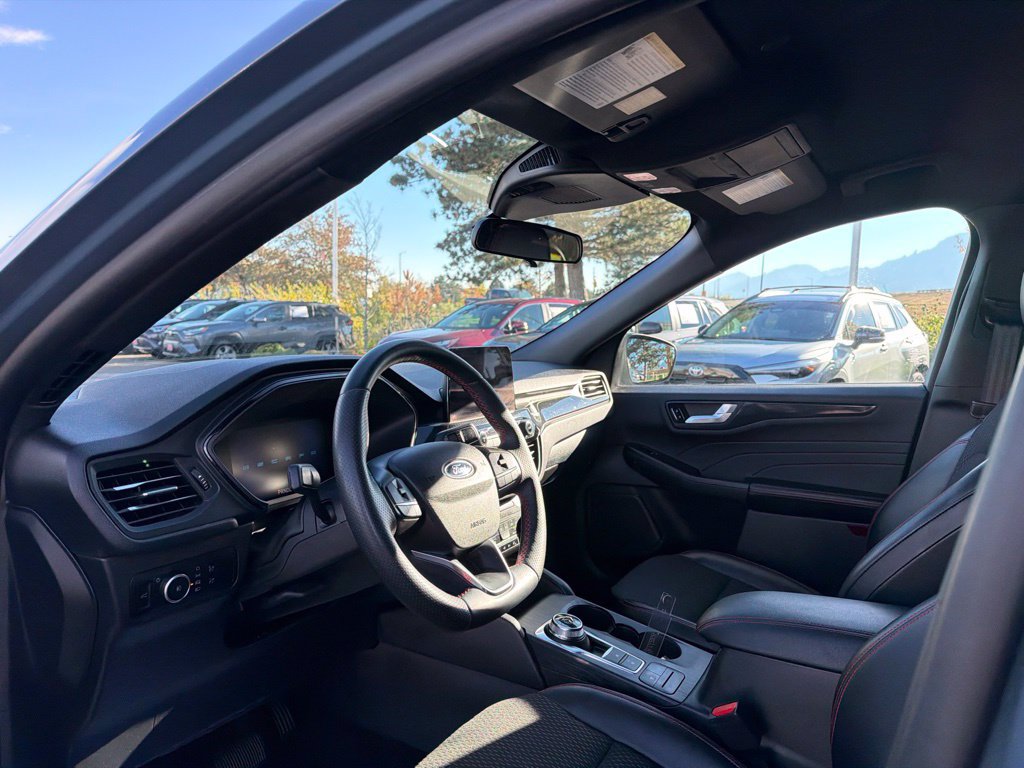 Used 2025 Ford Escape ST-Line Select AWD/4WD image 25