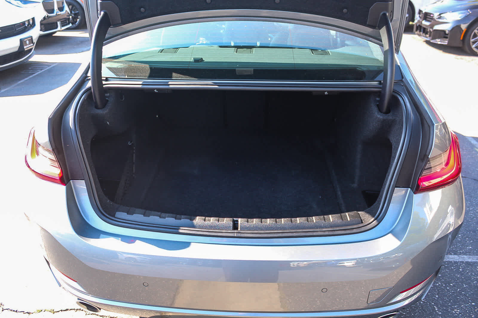 Used 2024 BMW 330i xDrive Sedan w/ Premium Package image 23